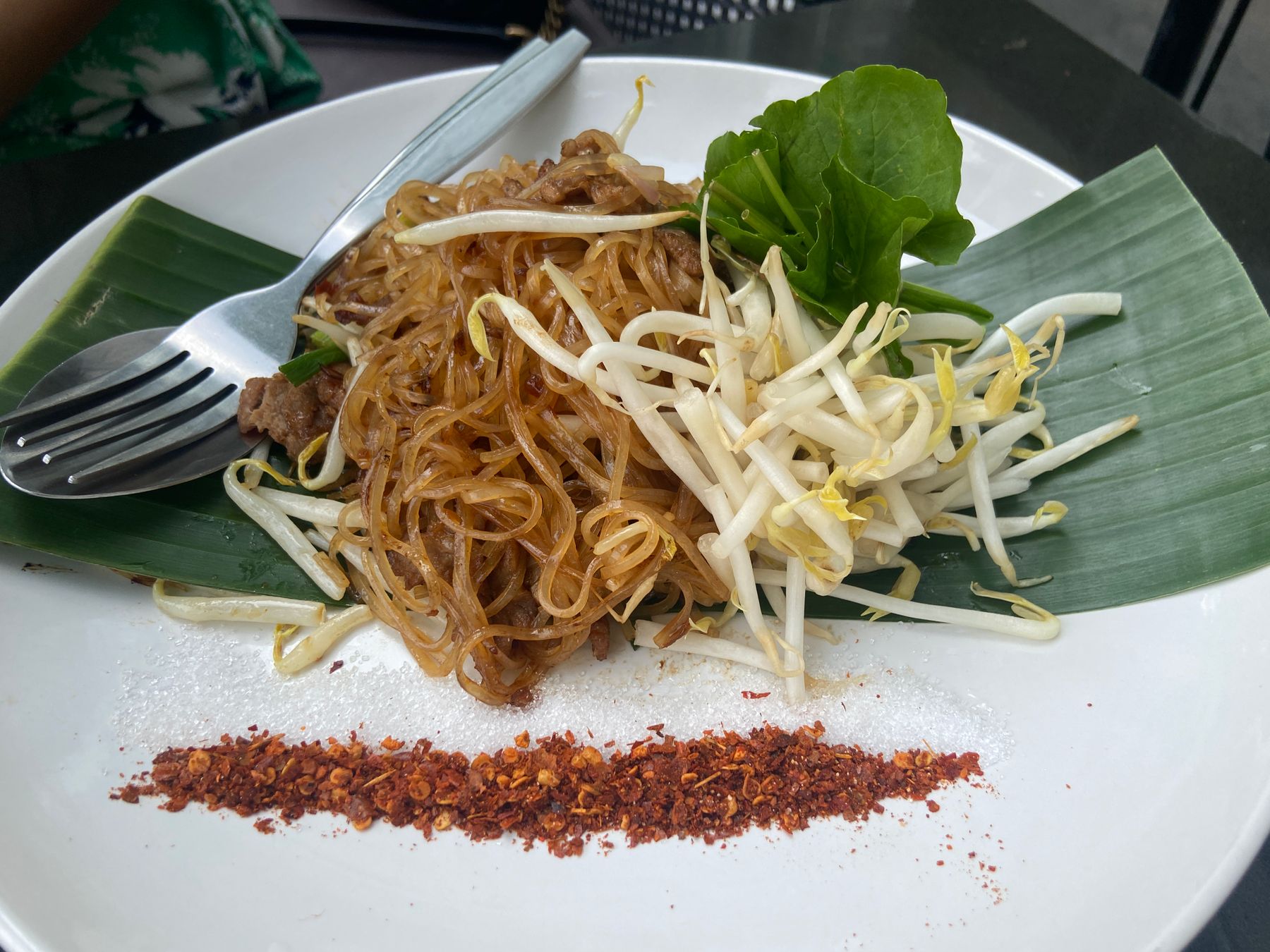 Pad Thai with bean sprouts and chilli